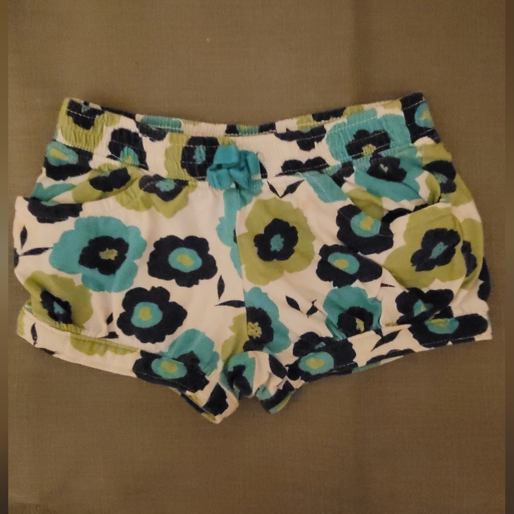 Infant flower shorts size 0-3 months.